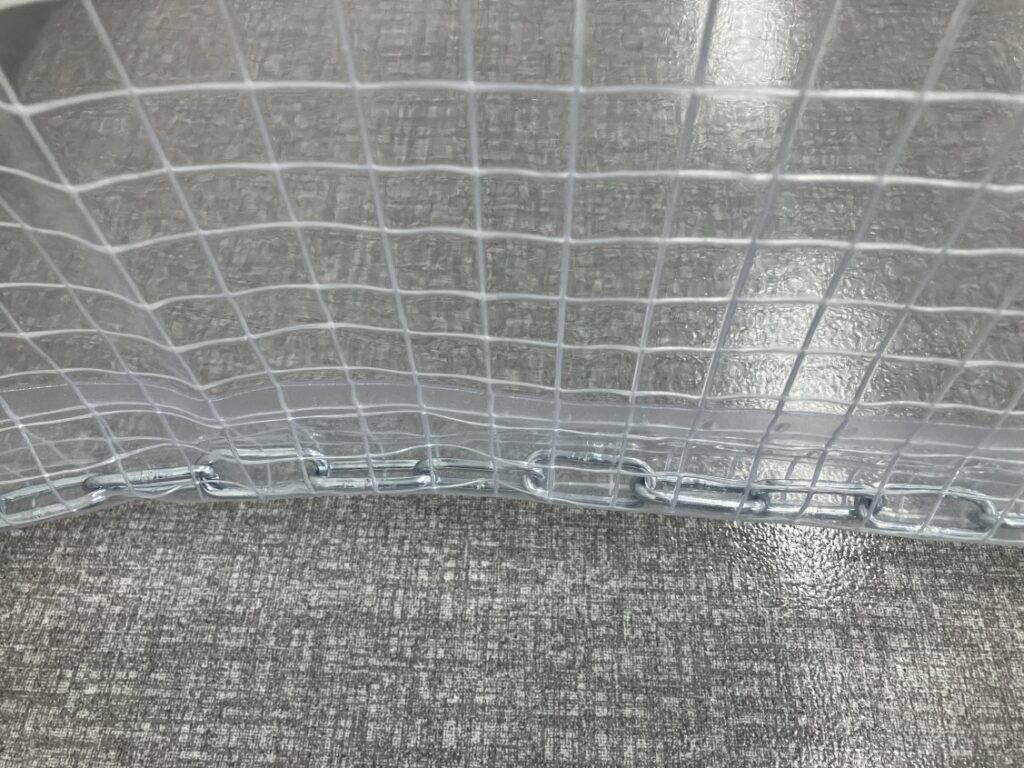 糸入透明ビニール デルマ550A 下部にチェーンをつけた加工