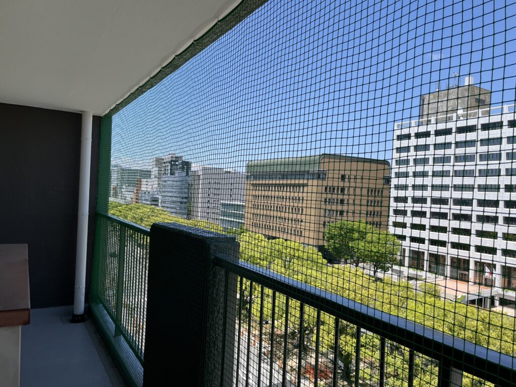 防鳥ネットベランダ施工例